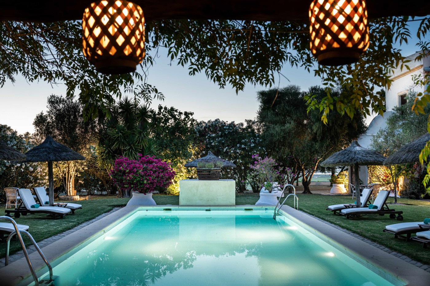 svimming pool om aftenen på Hacienda de San Rafael, Las Cabezas, Andalusien