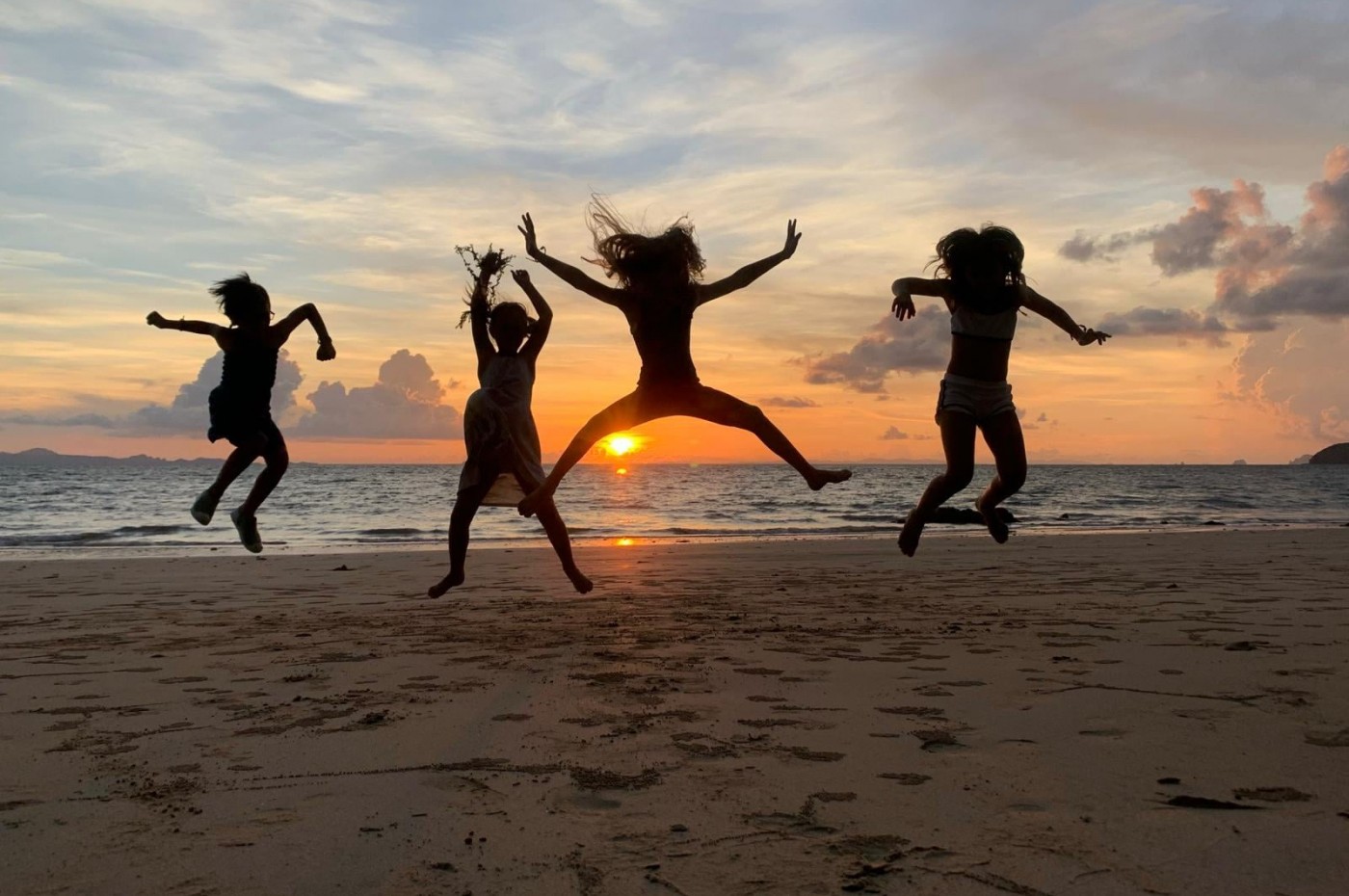 solnedgang og hop på Koh Jum Lodge, Koh Jum