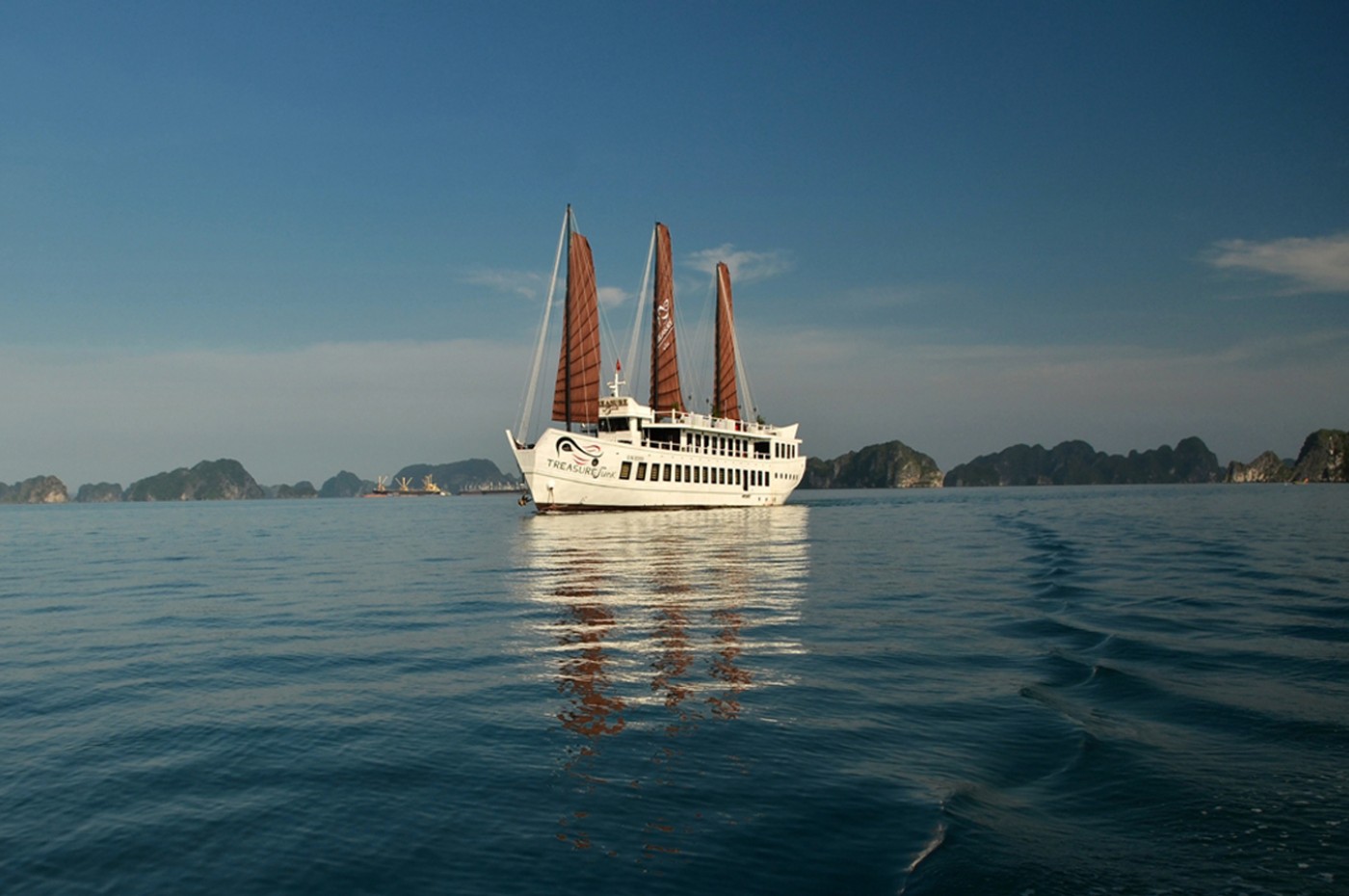 Treasure Junk i Bai Tu Long Bay