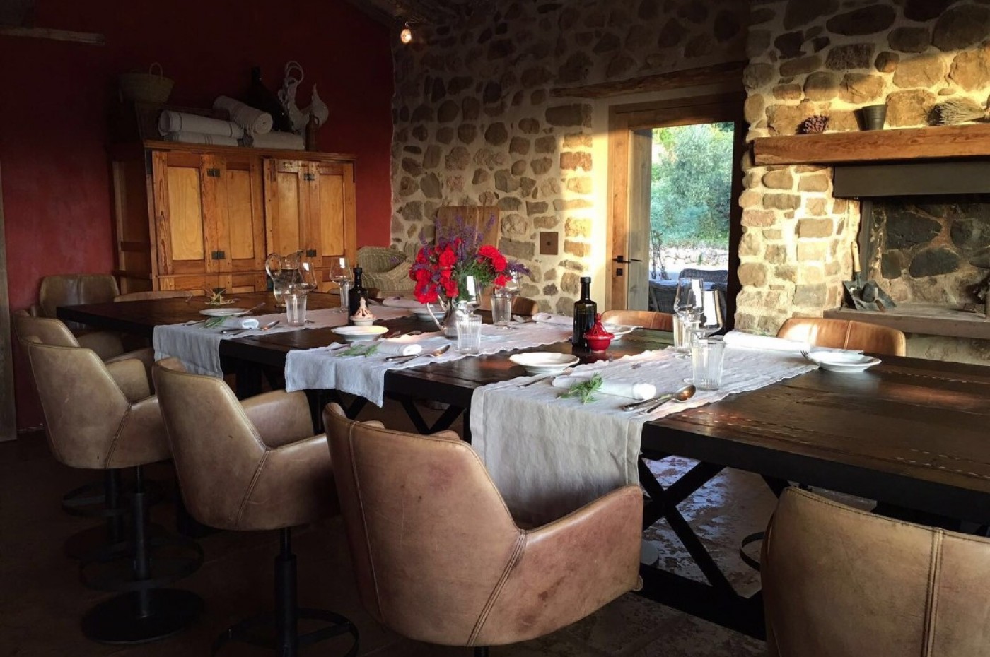 La Donaira Communal Table