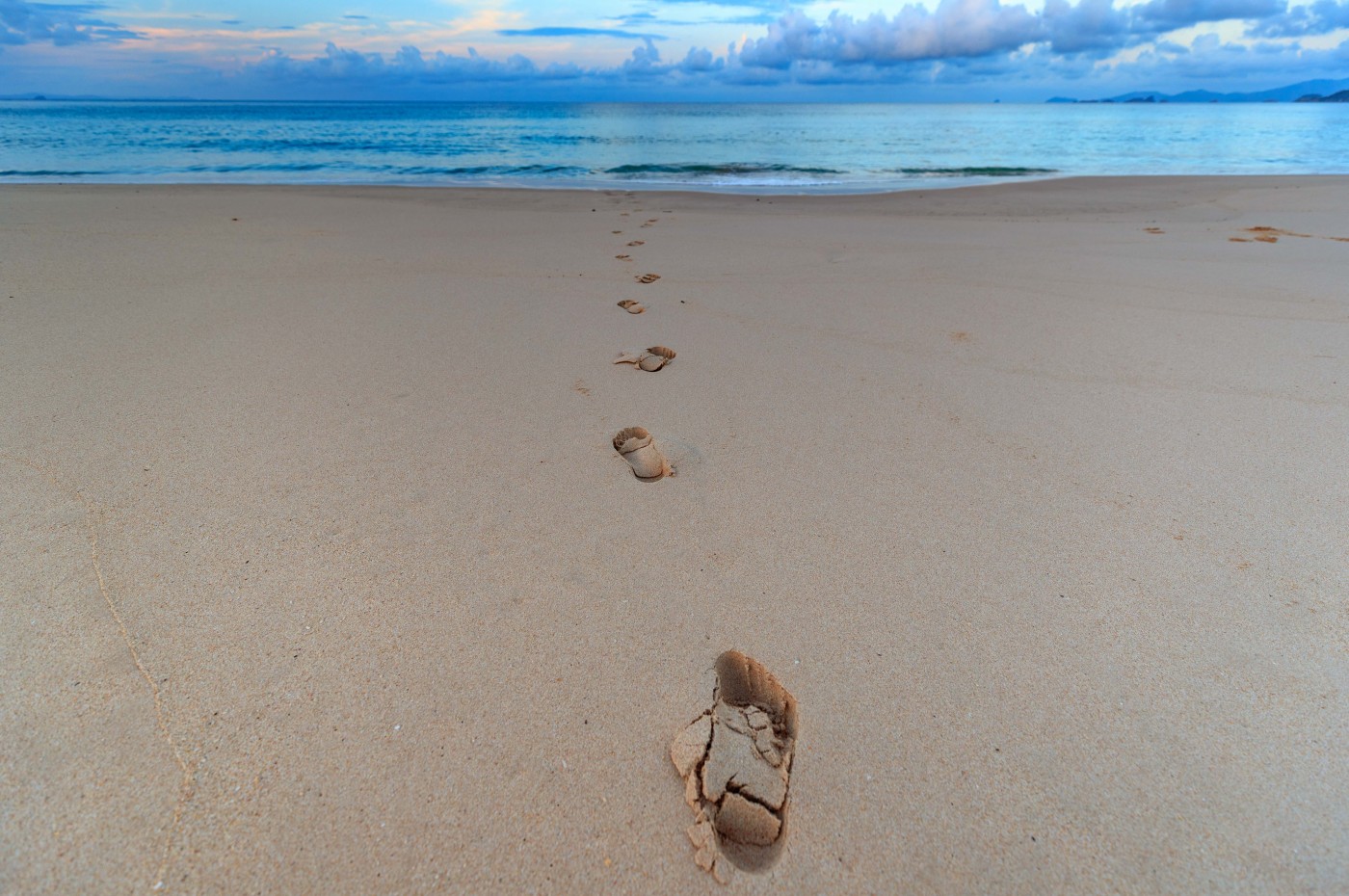 Wa Ale barefoot