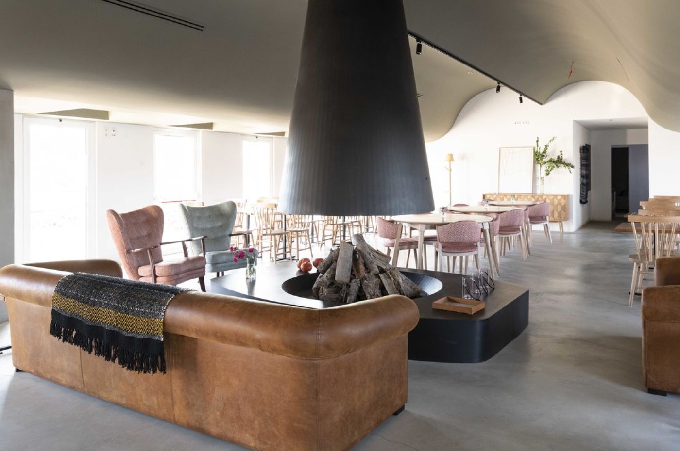 Craveiral indoor restaurant