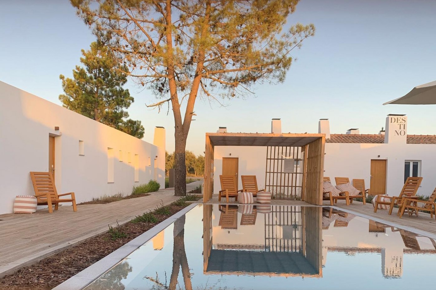 Craveiral pool outside
