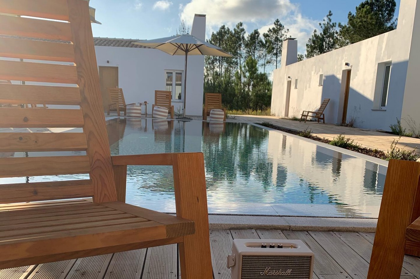 Craveiral music by the pool