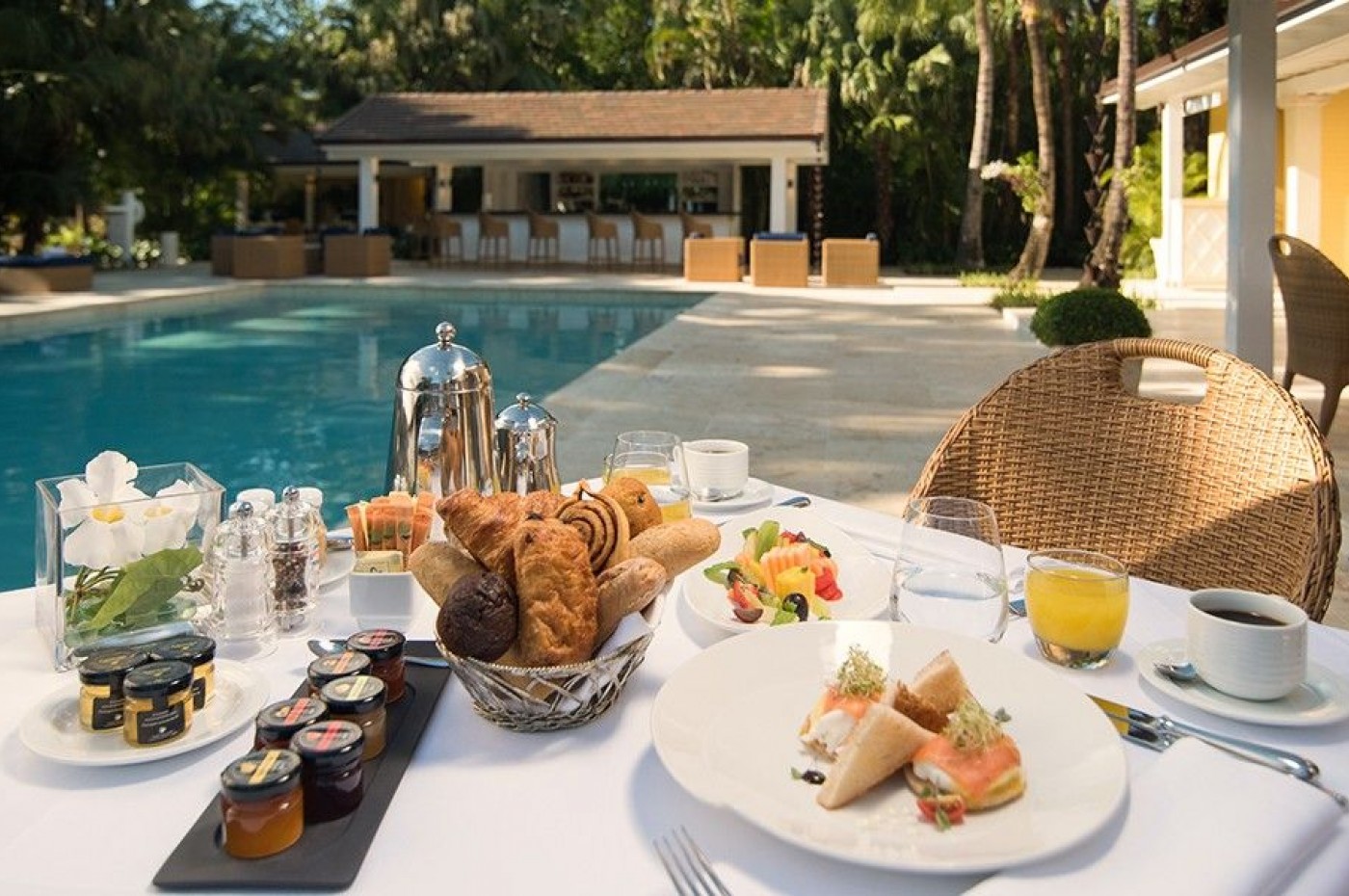 morgenmad ved poolen på Tortuga Bay Hotel at Punta Cana Resort & Club, Punta Cana, Den Dominikanske Republik