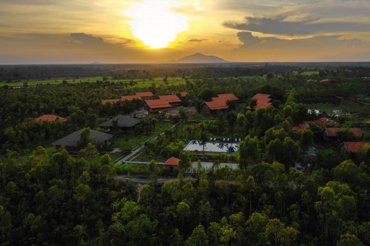 Aerial sunset, Smiling Gecko Farmhouse Resort & Spa, Cambodja