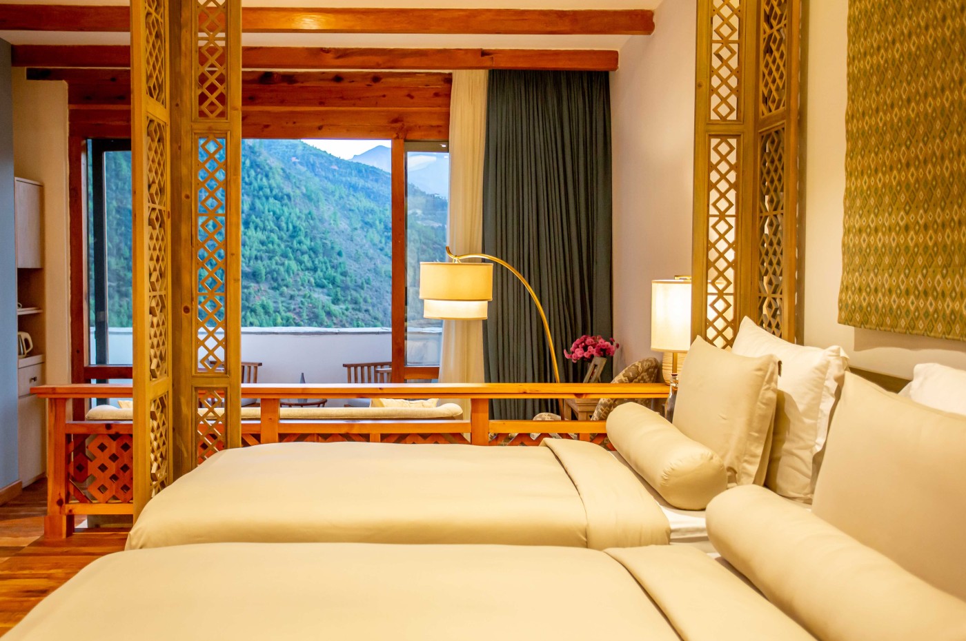 værelse på Bhutan Spirit Sanctuary, paro, bhutan