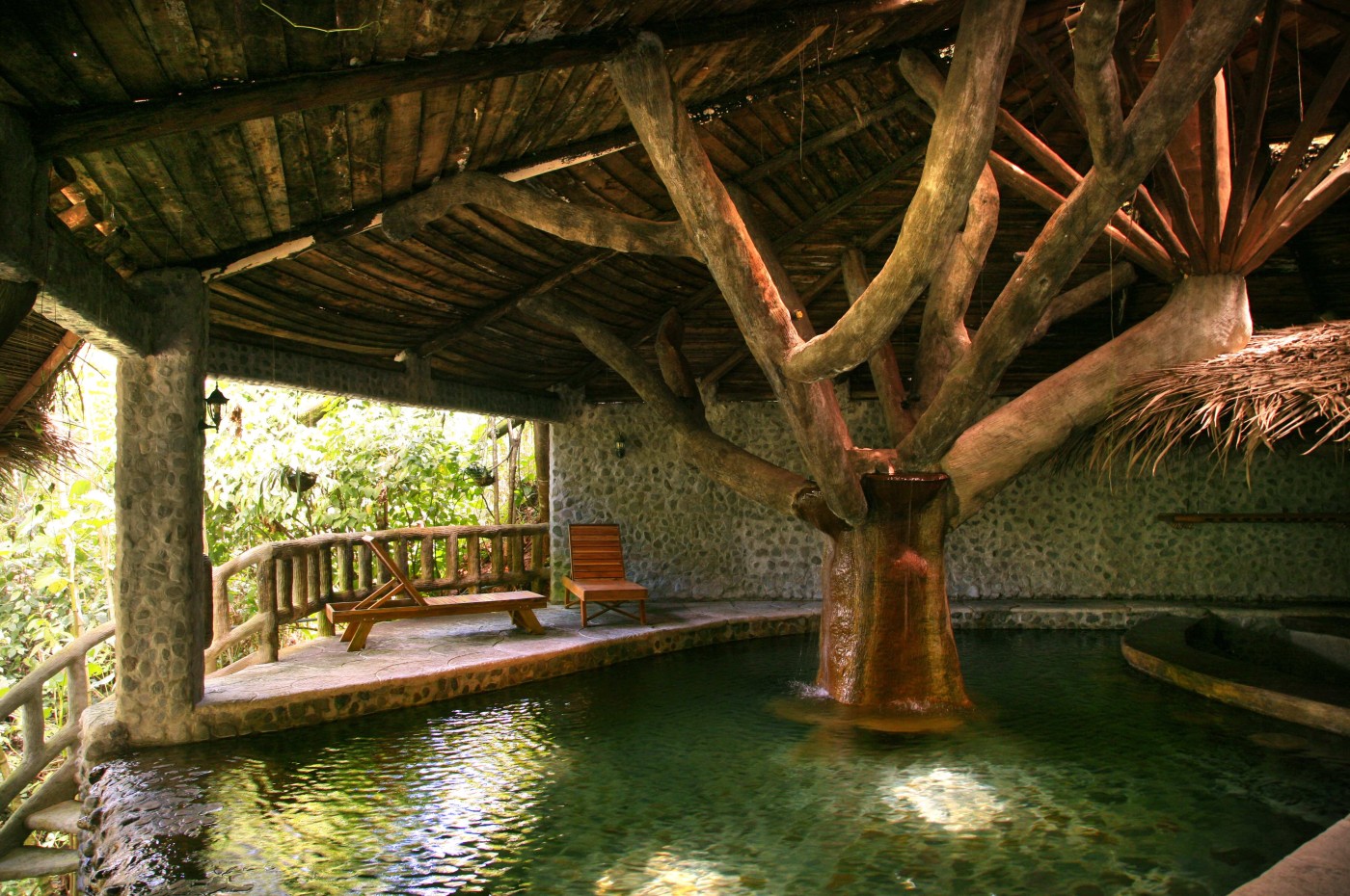pool og naturlig kilde på Rancho Margot, Arenal, Costa Rica
