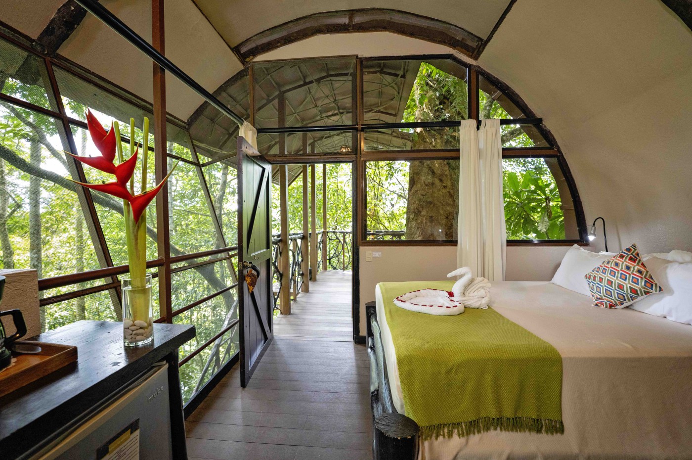 Trætophytte med udsigt fra sengen, Maquenque Ecolodge, Costa Rica
