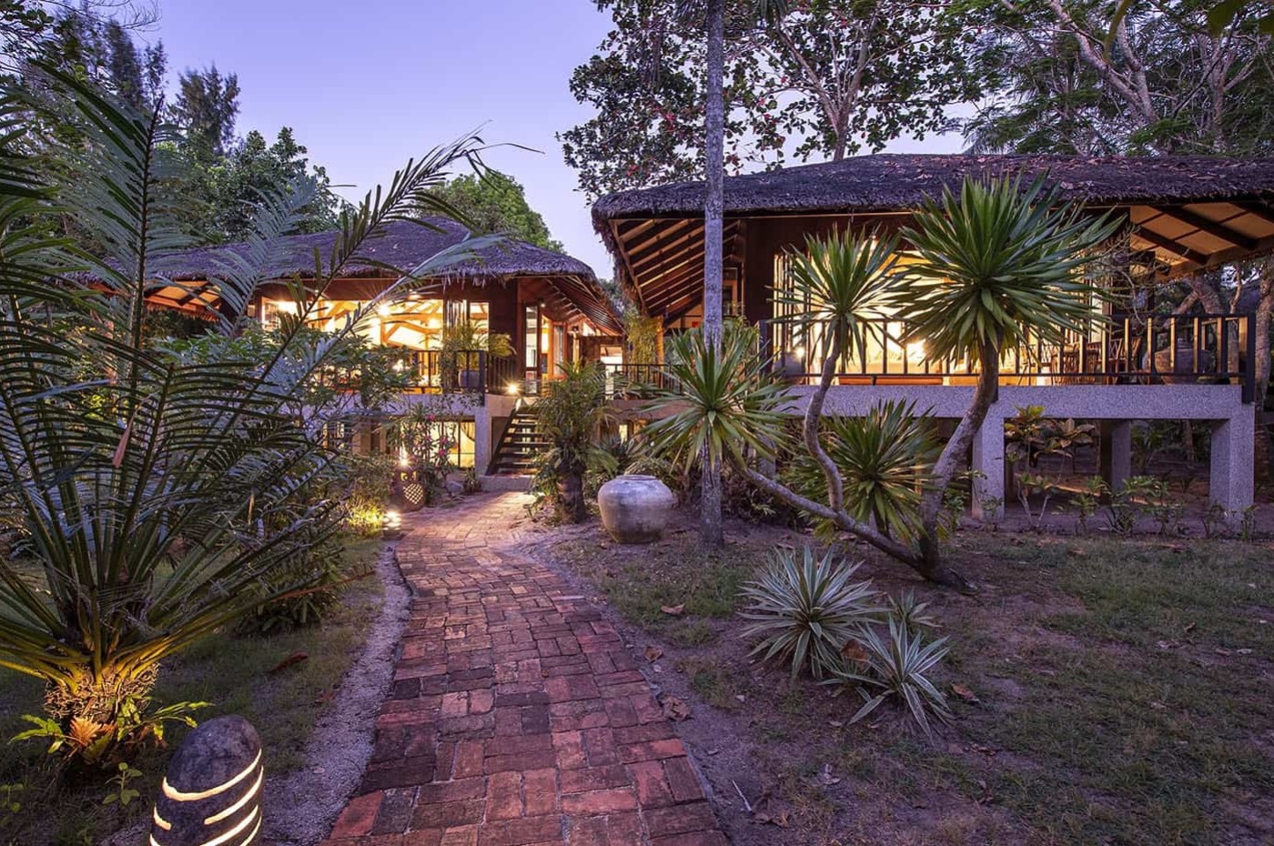 Baan sabai villa om aftenen på Koh Jum Beach Villas, Thailand