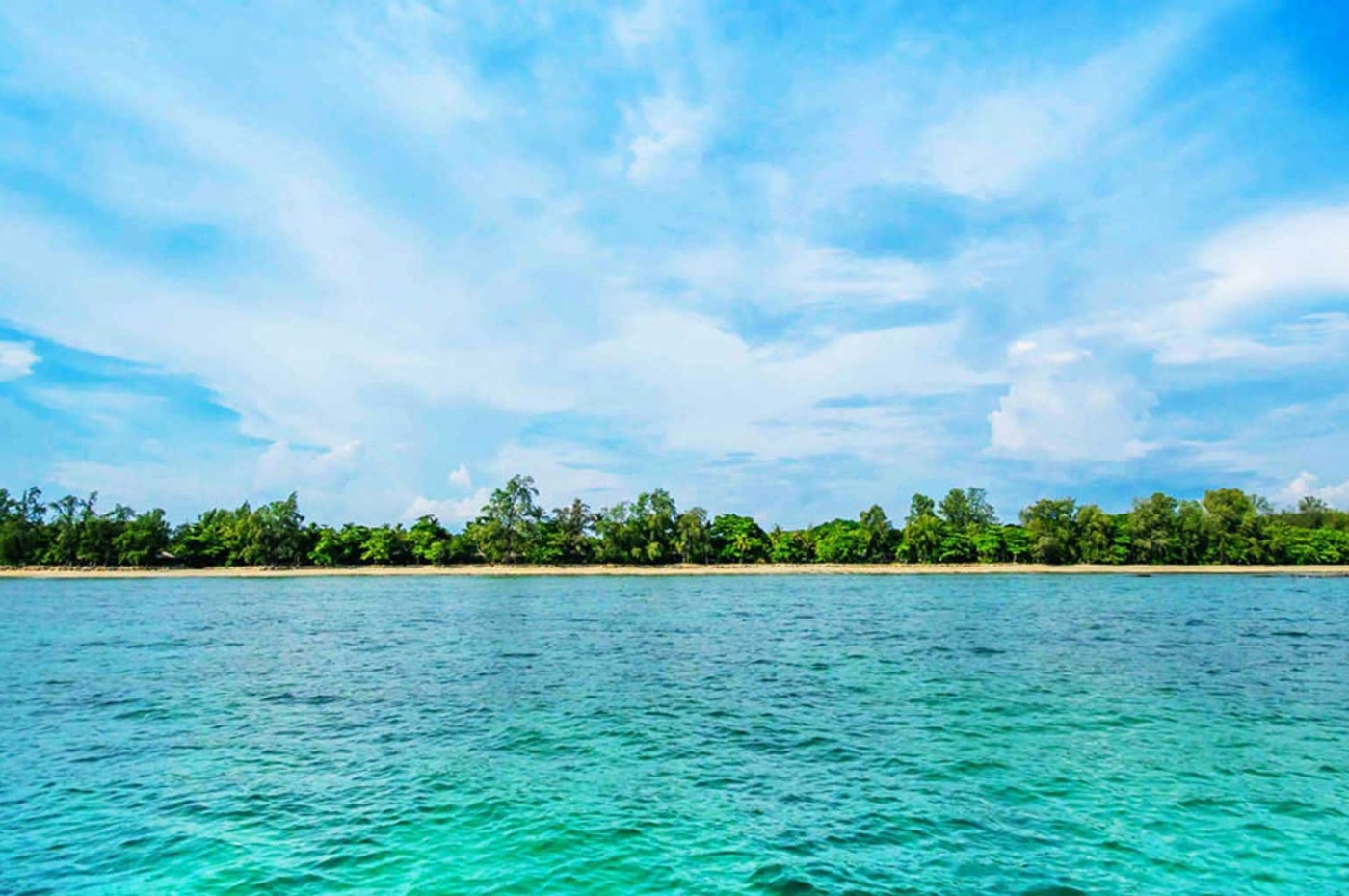 blåt hav foran Koh Jum Beach Villas, Thailand