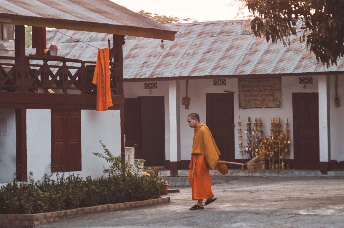 Munk, Laos