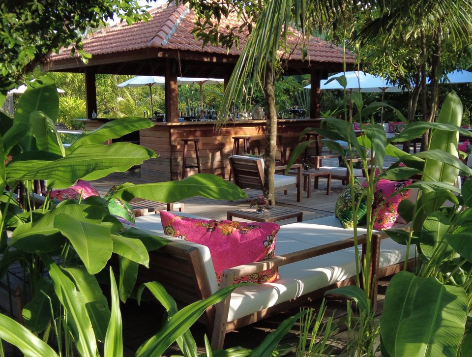 pool bar på smiling gecko's farmhouse resort and spa, Cambodja