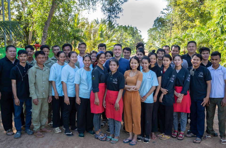 staff at smiling gecko farmhouse resort and spa, Cambodja