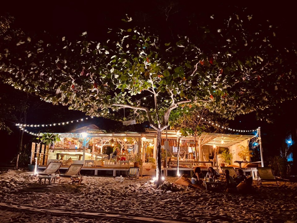 Indie Beach, Koh Chang, Thailand