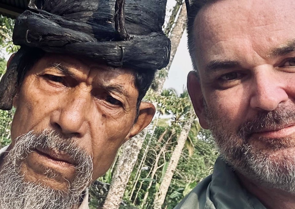 Lars og lokal mand, Sumba, Indonesien