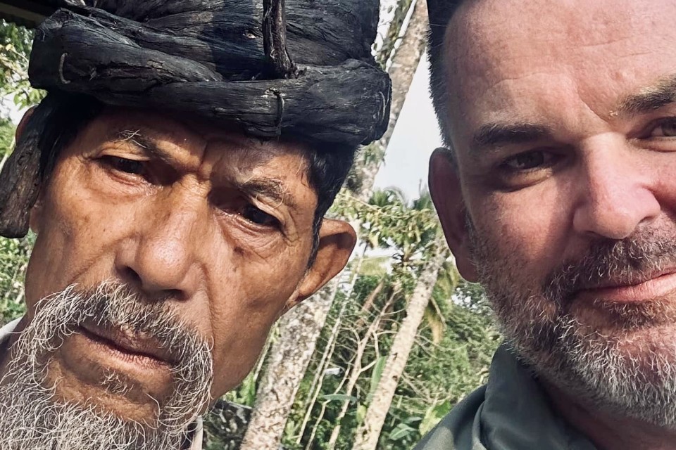 Lars og lokal mand, Sumba, Indonesien