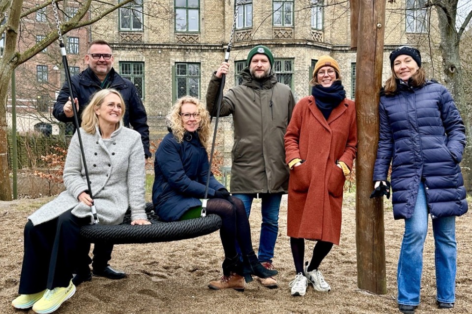 We Travel Responsibly - på legepladsen