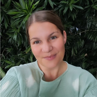 Nicola Milholt